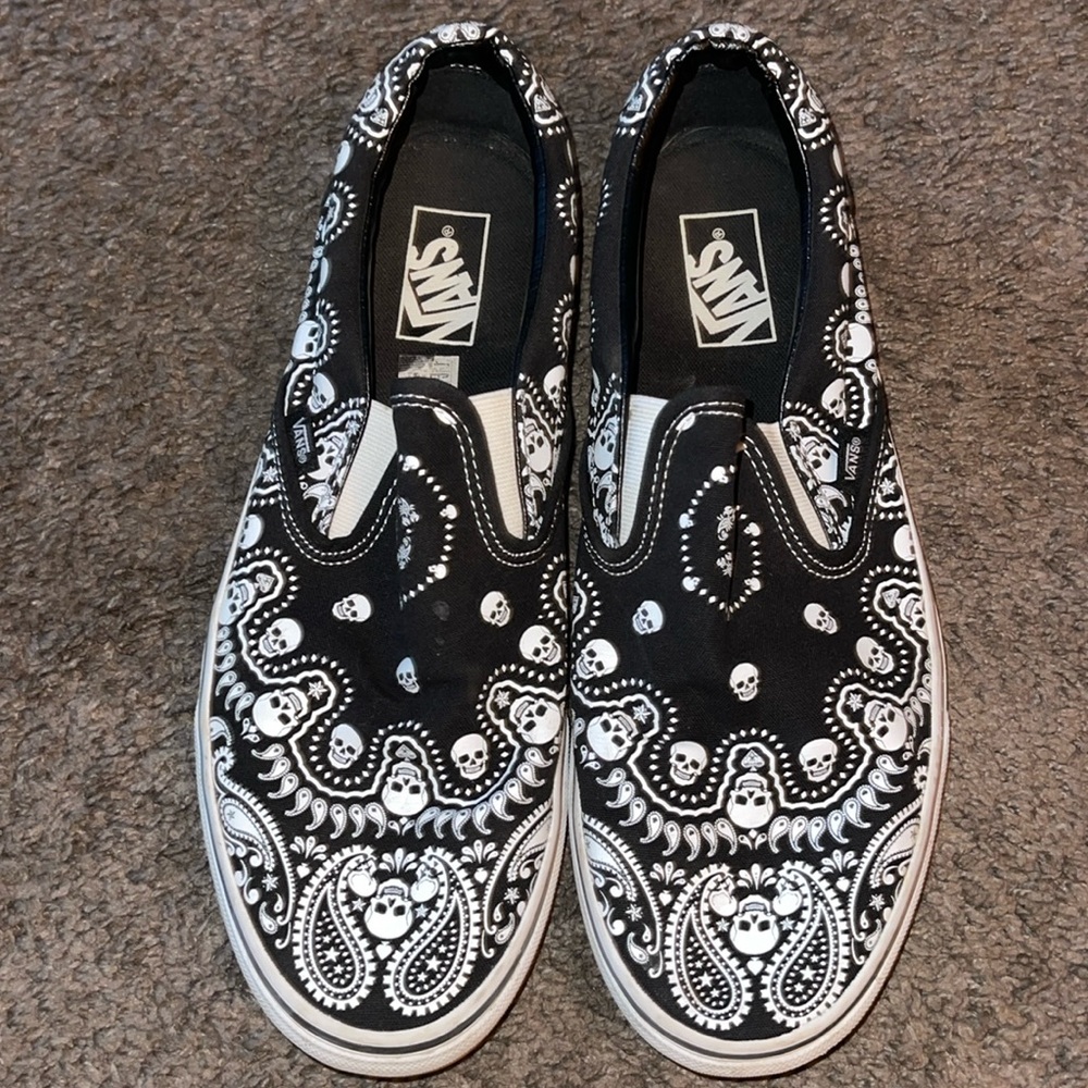 Vans classic slip on in skull paisley. Size 11.5